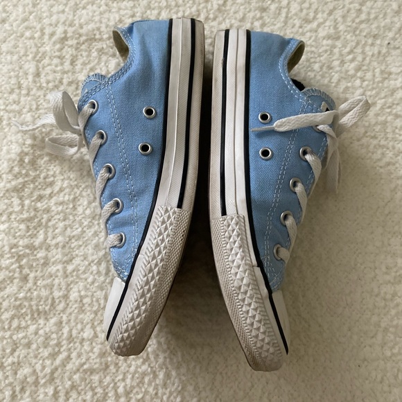 Periwinkle converse - Picture 3 of 4